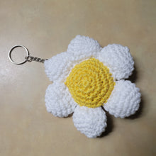 Load image into Gallery viewer, Crochet Daisy Flower Keychains
