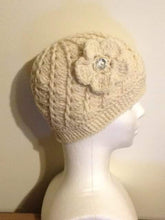 Load image into Gallery viewer, Beanie with rhinestone flower
